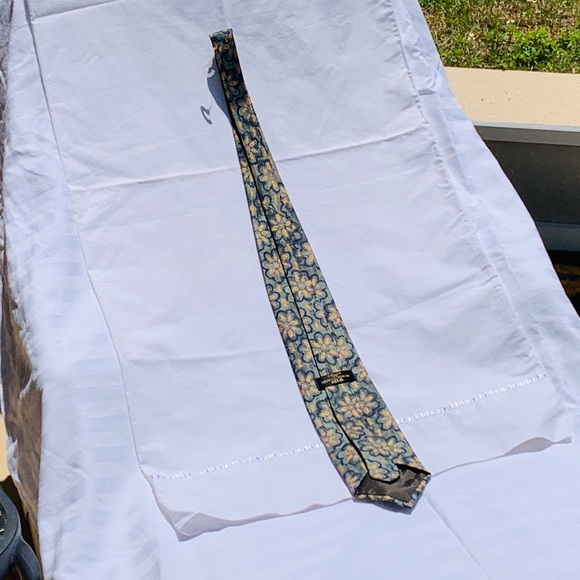 MARK & SPENCER Green & Beige Flowers Tie 100% Silk - Picture 3 of 4